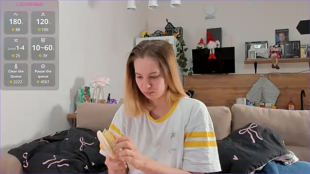 Snapshot of Girl_alone_home chatting on 12, 2, 2026 Girl alone home online show from 12, 2, 2026