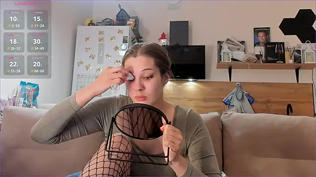 Girl alone home online show from 23, 4, 2026