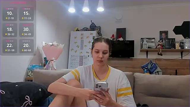 Girl alone home online show from 21, 3, 2026