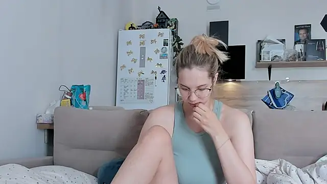 Girl alone home online show from 29, 5, 2026
