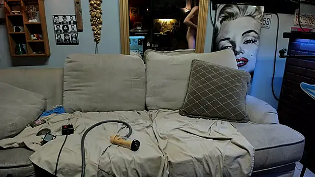 Snapshot of mowingman26 chatting on 25, 11, 2025 mowingman26 online show from 25, 11, 2025