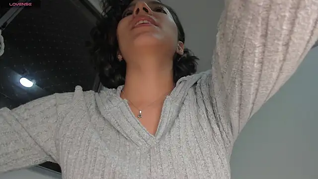 Snapshot of laura-hills18 chatting on 1, 10, 2025 laura-hills18 online show from 1, 10, 2025