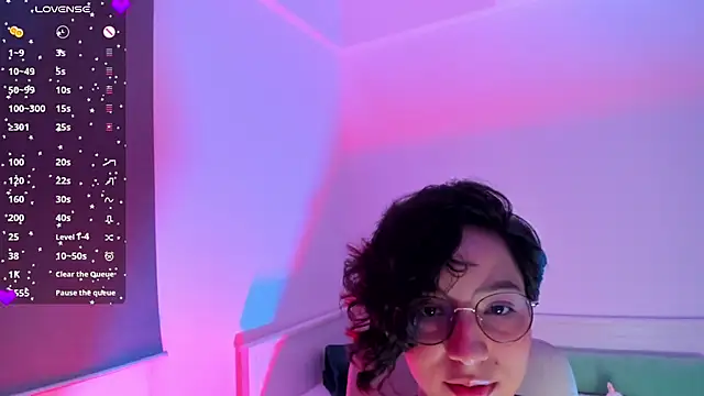 Snapshot of laura-hills18 chatting on 29, 11, 2025 laura-hills18 online show from 29, 11, 2025