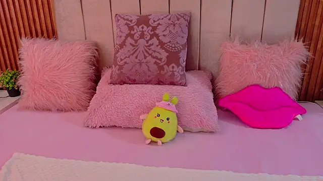 Snapshot of cristal_subin69 chatting on 1, 11, 2025 cristal subin69 online show from 1, 11, 2025