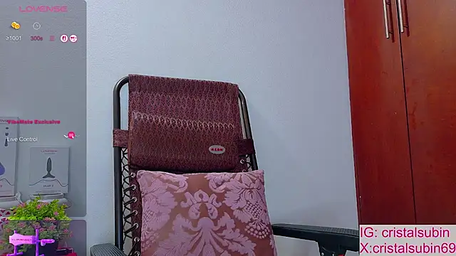 Snapshot of cristal_subin69 chatting on 1, 10, 2025 cristal subin69 online show from 1, 10, 2025