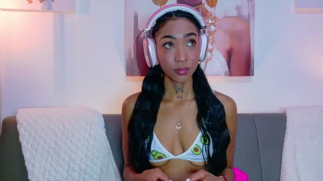 Snapshot of cristal_subin69 chatting on 7, 6, 2026 cristal subin69 online show from 7, 6, 2026