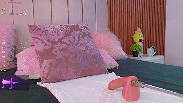 Snapshot of cristal_subin69 chatting on 18, 11, 2025 cristal subin69 online show from 18, 11, 2025