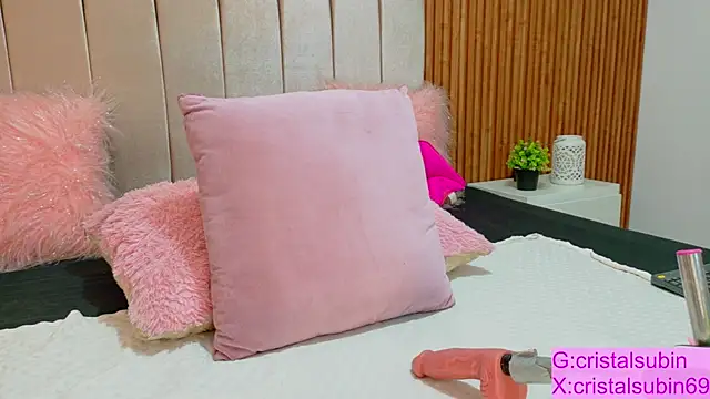 Snapshot of cristal_subin69 chatting on 4, 11, 2025 cristal subin69 online show from 4, 11, 2025