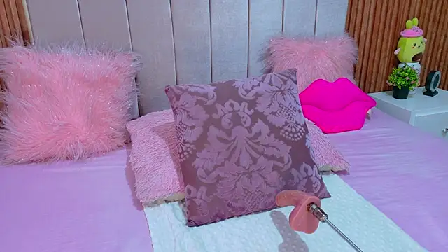 Snapshot of cristal_subin69 chatting on 28, 11, 2025 cristal subin69 online show from 28, 11, 2025