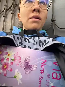 karlamorris  online show from 13, 4, 2026