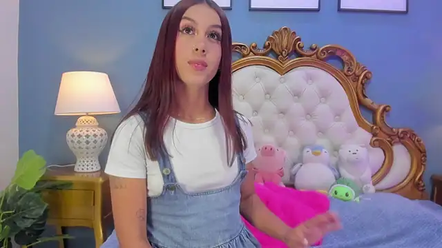 AlanaJones1 online show from 11, 10, 2025