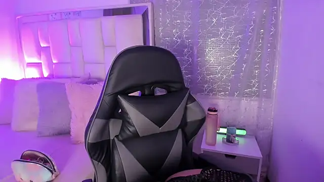 LeahxBarker online show from 17, 4, 2026