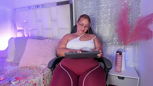Snapshot of LeahxBarker chatting on 22, 6, 2026 LeahxBarker online show from 22, 6, 2026