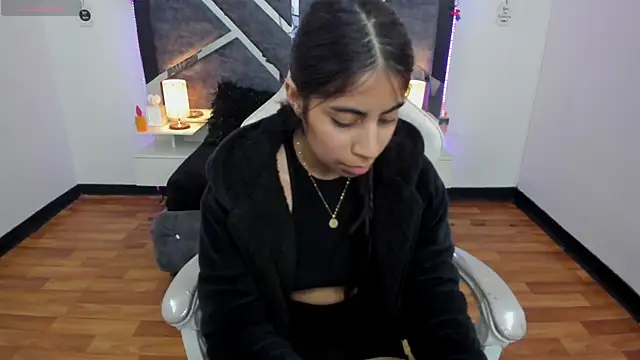 lunitaa18 online show from 27, 2, 2025