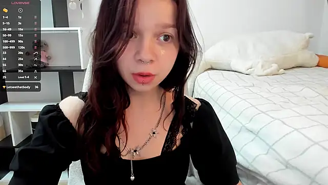 crystal lilith online show from 13, 2, 2025