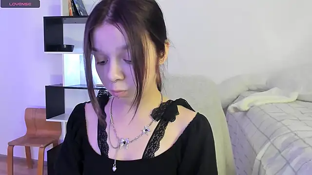 crystal lilith online show from 10, 2, 2025