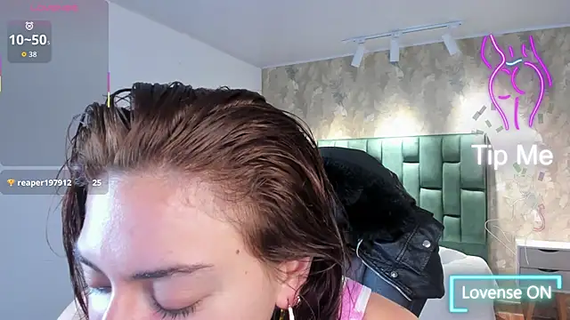 april dumont online show from 21, 11, 2025