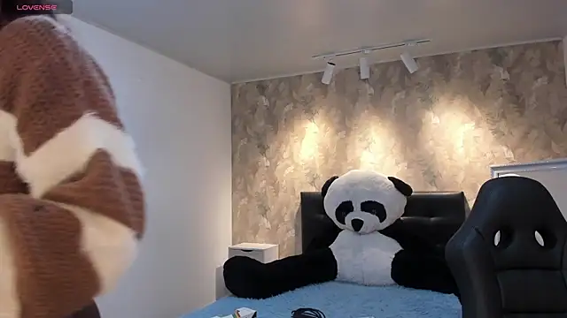 april dumont online show from 30, 9, 2025