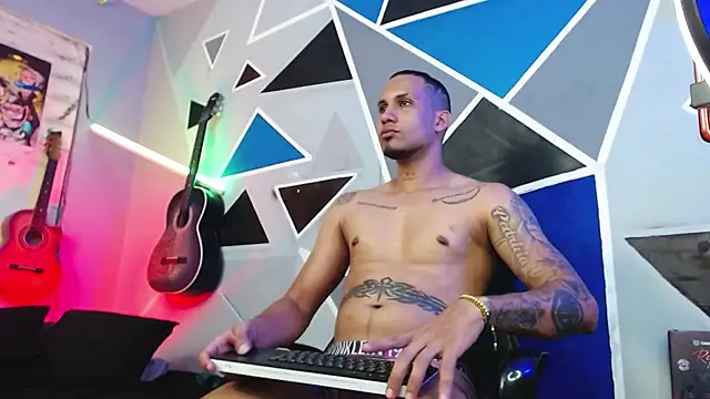 MagnusFrost online show from 4, 10, 2025