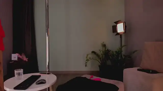 LynnSam  online show from 15, 2, 2025