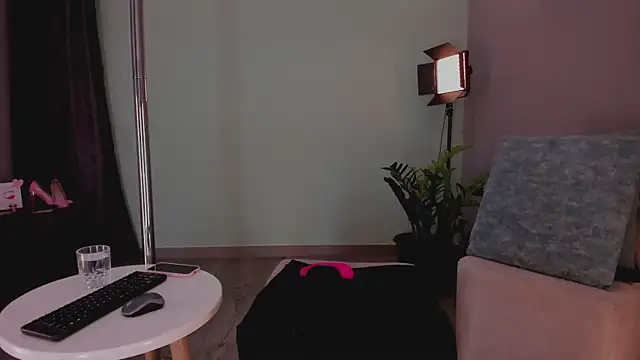 LynnSam  online show from 16, 2, 2025