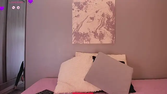 LynnSam  online show from 4, 10, 2025