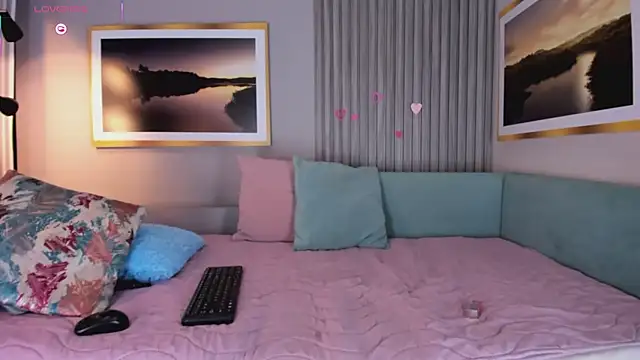 LynnSam  online show from 3, 10, 2025