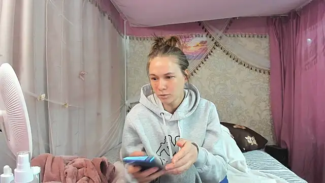 leila bambi  online show from 10, 4, 2026