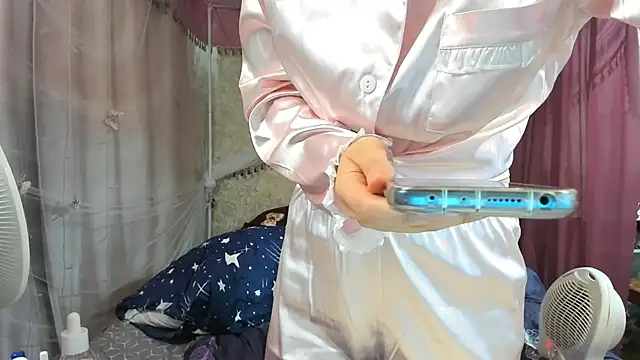 leila bambi  online show from 2, 3, 2026