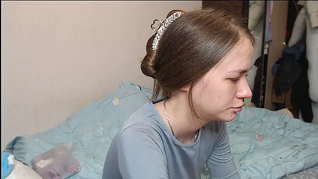 leila bambi  online show from 19, 2, 2025