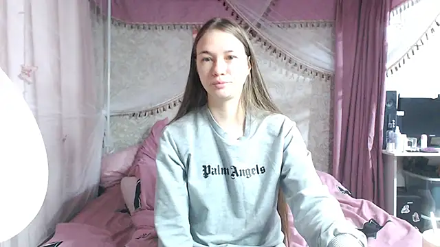 leila bambi  online show from 2, 12, 2025