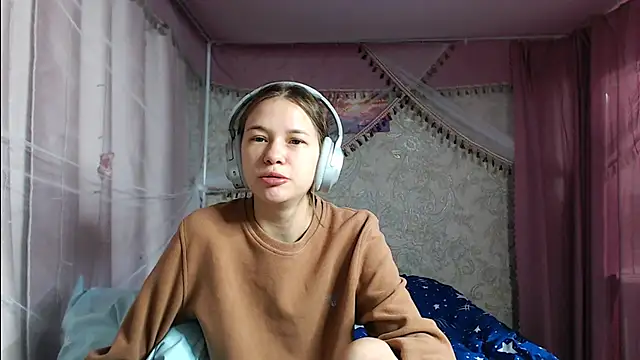 leila bambi  online show from 14, 11, 2025