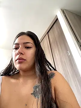 Latina vanessa online show from 28, 9, 2025