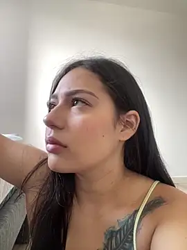 Latina vanessa online show from 9, 10, 2025