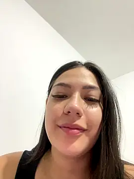 Latina vanessa online show from 4, 12, 2025