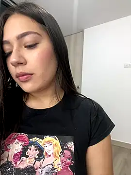 Latina vanessa online show from 10, 9, 2025