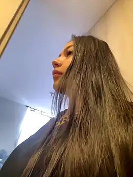 Latina vanessa online show from 19, 9, 2025