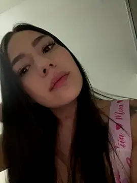 Latina vanessa online show from 12, 11, 2025