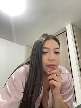 Latina vanessa online show from 24, 11, 2025