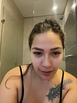 Latina vanessa online show from 1, 10, 2025