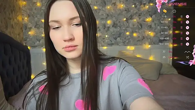 Snapshot of ChloeMillerMeow chatting on 4, 3, 2025 ChloeMillerMeow online show from 4, 3, 2025