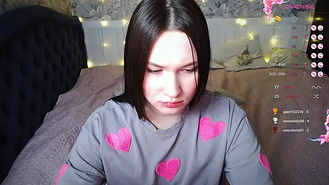 Snapshot of ChloeMillerMeow chatting on 4, 3, 2025 ChloeMillerMeow online show from 4, 3, 2025