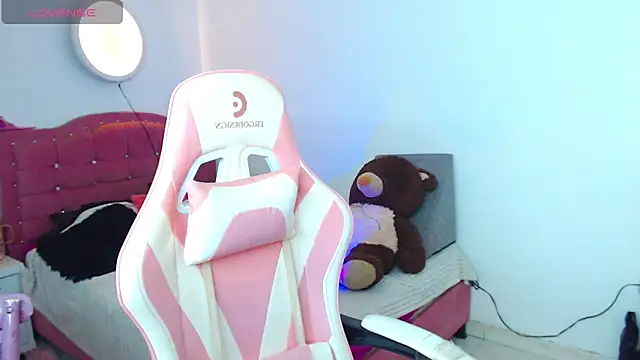 camila hootie online show from 19, 4, 2026