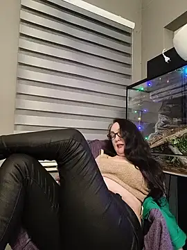 Snapshot of CamilleDesire chatting on 19, 11, 2025 CamilleDesire online show from 19, 11, 2025