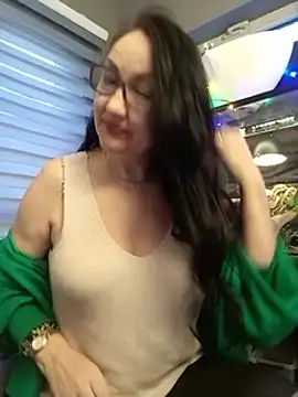 Snapshot of CamilleDesire chatting on 4, 3, 2025 CamilleDesire online show from 4, 3, 2025