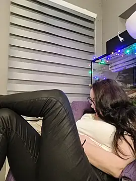 Snapshot of CamilleDesire chatting on 13, 11, 2025 CamilleDesire online show from 13, 11, 2025