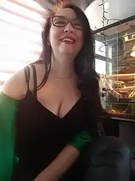 Snapshot of CamilleDesire chatting on 5, 3, 2025 CamilleDesire online show from 5, 3, 2025