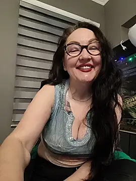 Snapshot of CamilleDesire chatting on 11, 11, 2025 CamilleDesire online show from 11, 11, 2025