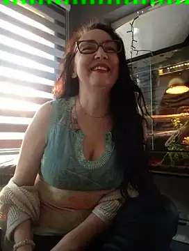 Snapshot of CamilleDesire chatting on 9, 3, 2025 CamilleDesire online show from 9, 3, 2025