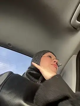 Snapshot of RinaCat chatting on 6, 11, 2025 RinaCat online show from 6, 11, 2025